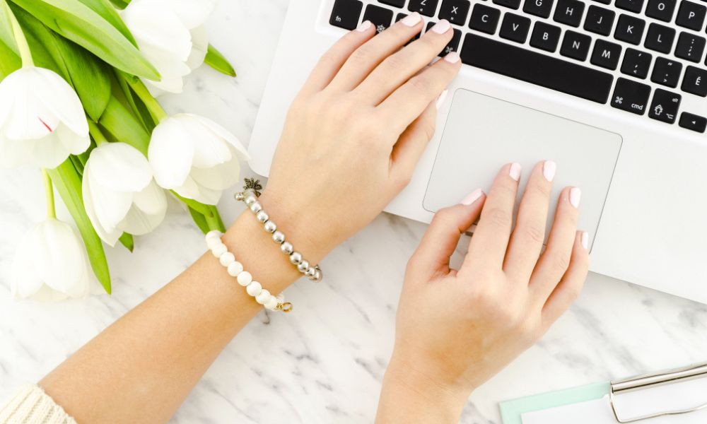 What Jewelry Can You Wear to Work?